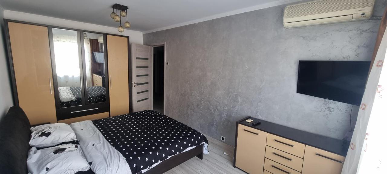 Ilona Apartament 3 Camere Ramnicu Valcea Ngoại thất bức ảnh