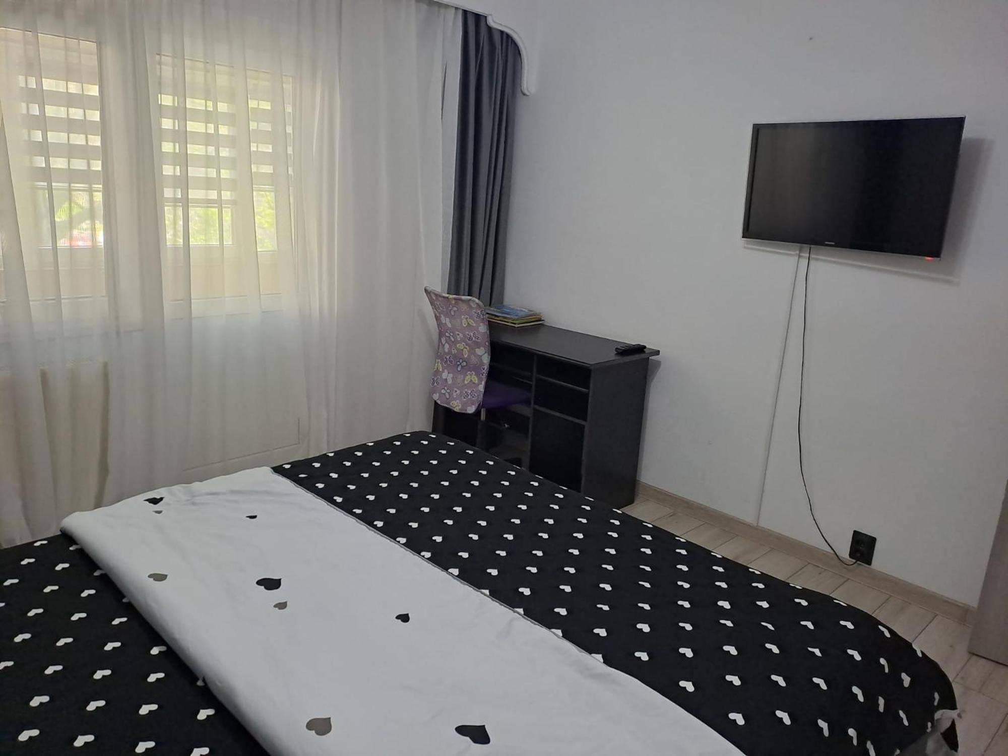 Ilona Apartament 3 Camere Ramnicu Valcea Ngoại thất bức ảnh